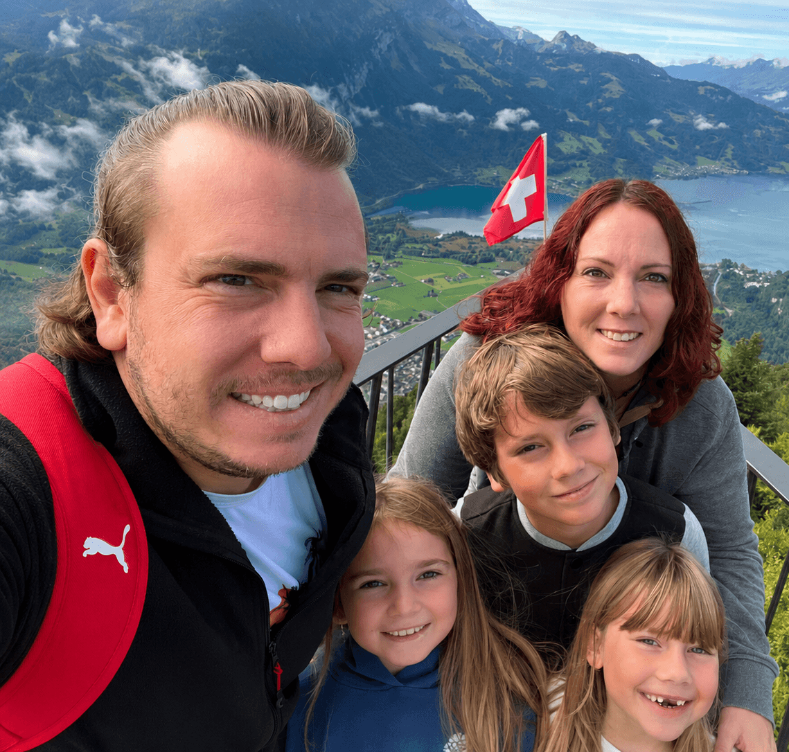 Robin mit Manuela und 3 Kindern